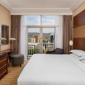 One-Bedroom Junior King Suite Balcony Club Lounge Access